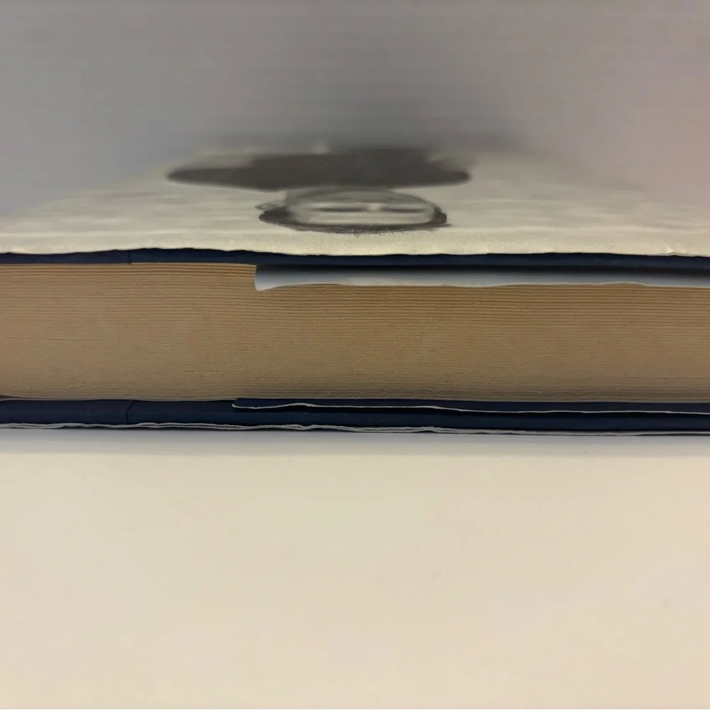 The Lucky One by Nicholas Sparks Hardcover - Picture 7 of 7